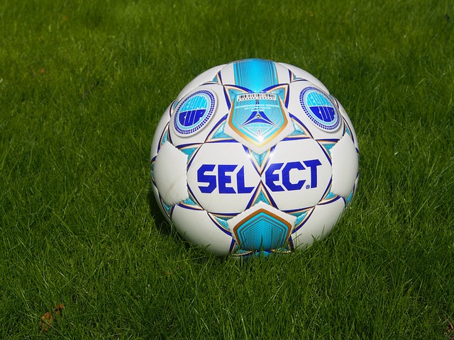 杏彩体育官网：赫罗纳主帅：亚马尔才17岁就是世界最佳之一了，他可比肩梅西